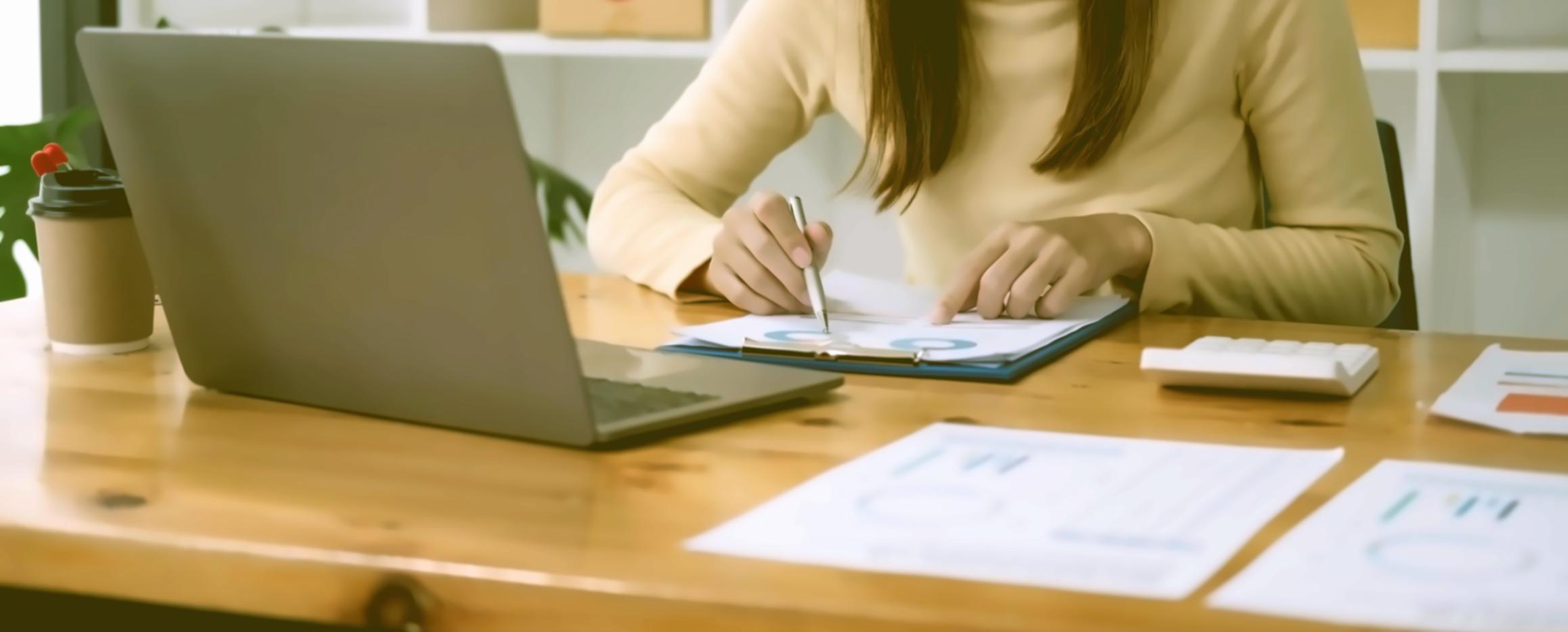 Équipe Zavonelari analysant résultats et performances clients